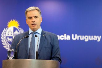 La citricultura y su lucha con el HLB propician la primera visita de Yamandú Orsi a localidad vecina a Colón