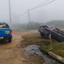 Incrustado en una zanja. La conductora culpó a la &ldquo;densa niebla&rdquo;
