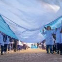 &ldquo;Alta en el cielo&rdquo; volvió a desplegarse y emocionó a toda una comunidad en el Día de la Bandera