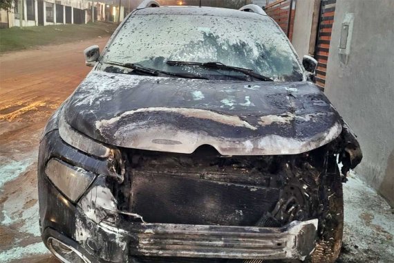 Investigan el incendio de una camioneta y sospechan que fue intencional