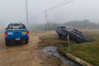 Incrustado en una zanja. La conductora culpó a la &ldquo;densa niebla&rdquo;