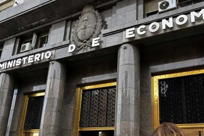 &ldquo;El Fondo Monetario es más bueno&rdquo;. Cuestionan las condiciones &ldquo;apremiantes&rdquo; de los préstamos de Milei a provincias