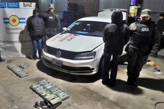 Denuncia anónima permitió secuestrar 24 kilos de cocaína en el Peaje de Yeruá y hay un concordiense detenido