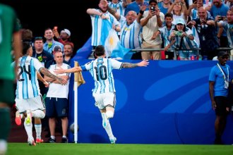 Con dos goles de Messi, Argentina le ganó a Austria y avanzó a la siguiente fase