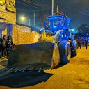 Descontrol en Concordia. Ebrio y al mando de una retroexcavadora, chocó siete vehículos hasta que fue interceptado por vecinos