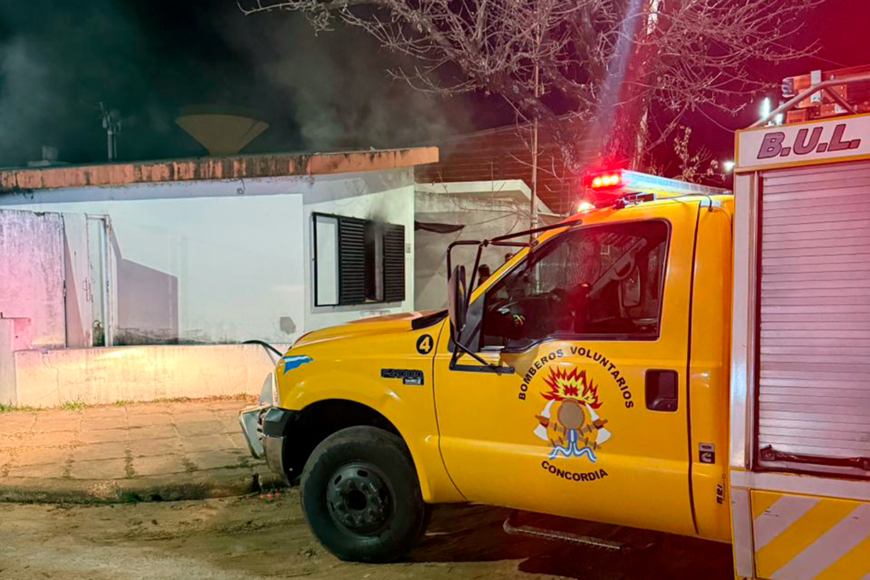 La tranquilidad de la madrugada en La Bianca, alterada por el incendio de una vivienda - Noticias - Elentrerios.com