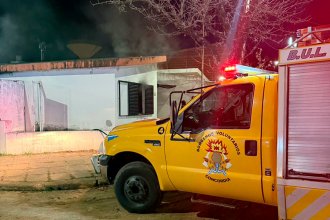 La tranquilidad de la madrugada en La Bianca, alterada por el incendio de una vivienda