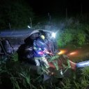 Despiste, varias vueltas en el aire y al agua: una pareja resultó herida en accidente sobre la ruta 14