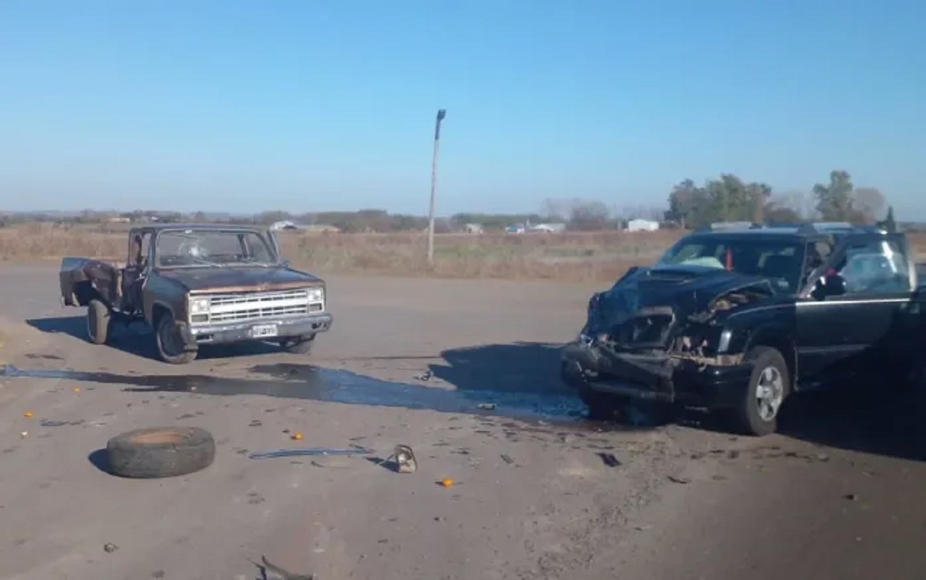 Choque entre camionetas terminó con tres personas heridas - Noticias - Elentrerios.com