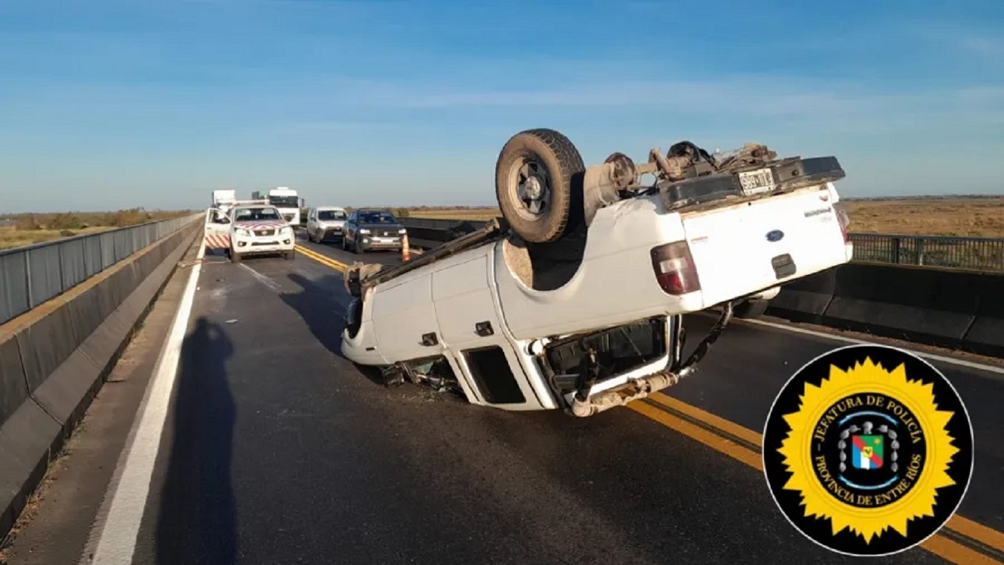 Camioneta volcó en la ruta 174 luego de perder una rueda - Noticias - Elentrerios.com