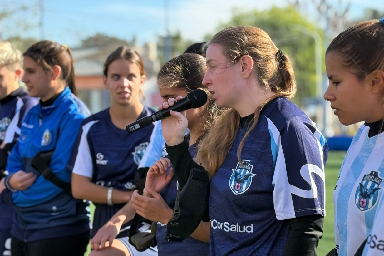 Jugar al fútbol sin ver: la experiencia con la que Las Murciélagas conmovieron a cientos de jóvenes entrerrianos - Noticias - Elentrerios.com