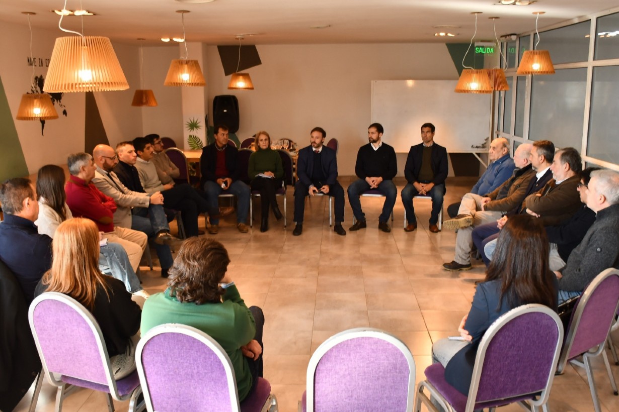 Con representantes de instituciones, Azcué acordó una agenda para facilitar inversiones en Concordia - Noticias - Elentrerios.com
