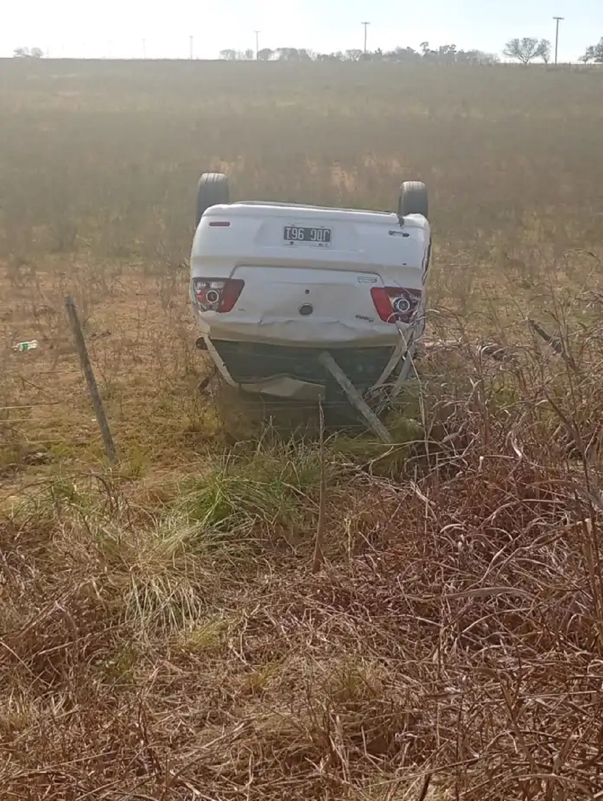 Cadetes de la Policía terminaron heridos luego de un violento vuelco sobre la Ruta 18 - Noticias - Elentrerios.com