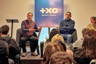 Más &ldquo;fuego amigo&rdquo; contra Azcué. Desde el partido vecinal de Eduardo Cristina también cuestionan los &ldquo;despidos&rdquo;