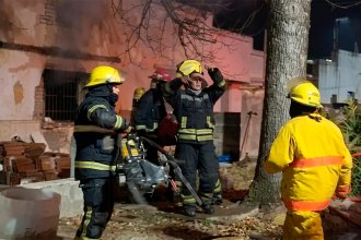 Las llamas consumieron una vivienda, su propietario se descompensó al ver lo que pasaba y falleció