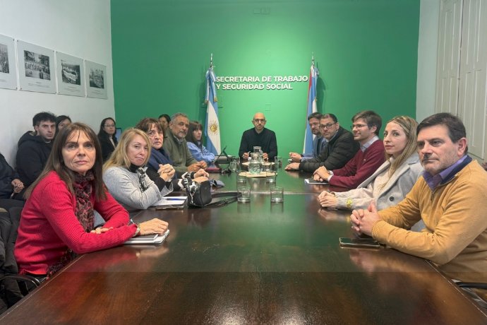 El gobierno presentó una propuesta a gremios estatales, pidieron mejora y la paritaria pasó a cuarto intermedio