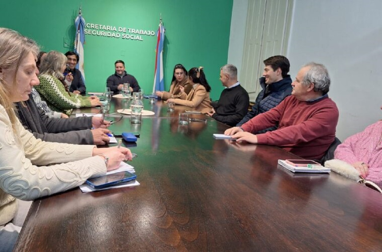 Agmer rechazó lo ofrecido por el gobierno y fijó una fecha límite para la presentación de la nueva propuesta - Noticias - Elentrerios.com