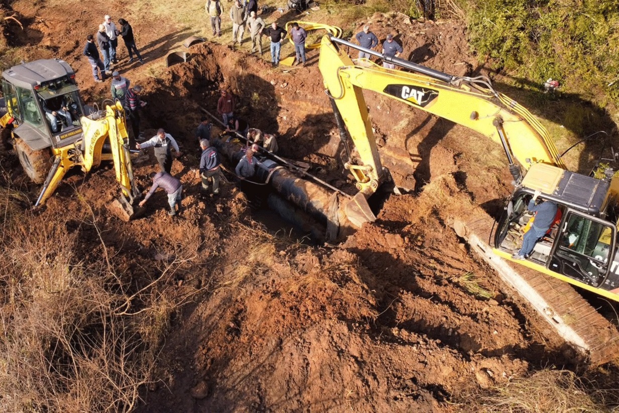 Reparado el caño que dejó sin agua a la ciudad, realizan pruebas y esperan que el servicio se reanude en las próximas horas - Noticias - Elentrerios.com