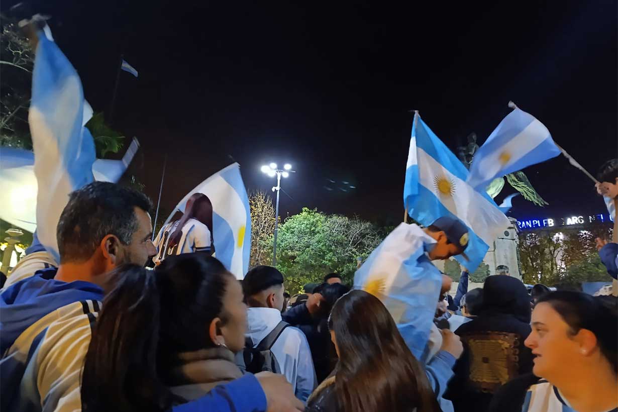 Estallido de alegría. Concordia copó el centro para celebrar el pase a semifinales - Noticias - Elentrerios.com