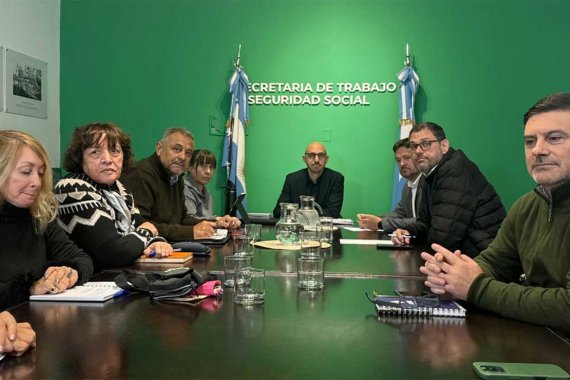 Por decreto, el gobierno provincial pagará 3% de aumento con los haberes de julio. Aclaran que &ldquo;la paritaria no se cierra&rdquo;