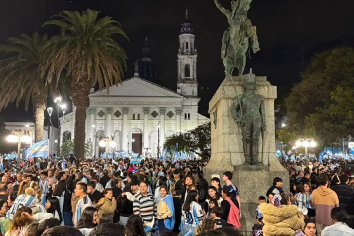 El centro de Paraná, lleno. Imagen: Ahora.