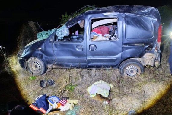 Dos entrerrianos volcaron con una camioneta en el sur de Corrientes y fueron hospitalizados