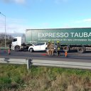 Camioneta chocó con un camión en la autovía y dos personas fallecieron