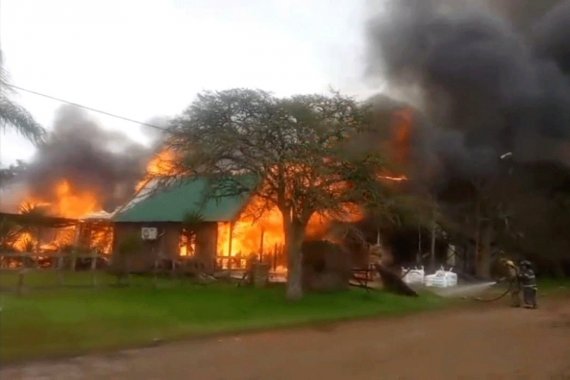 Incendio en un complejo de cabañas cerca de la ruta 135. Se aguarda la llegada de un perito para determinar el origen