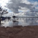 En Colón el río Uruguay se acerca a los 5 metros. La zona costera está restringida y el complejo termal funciona con normalidad