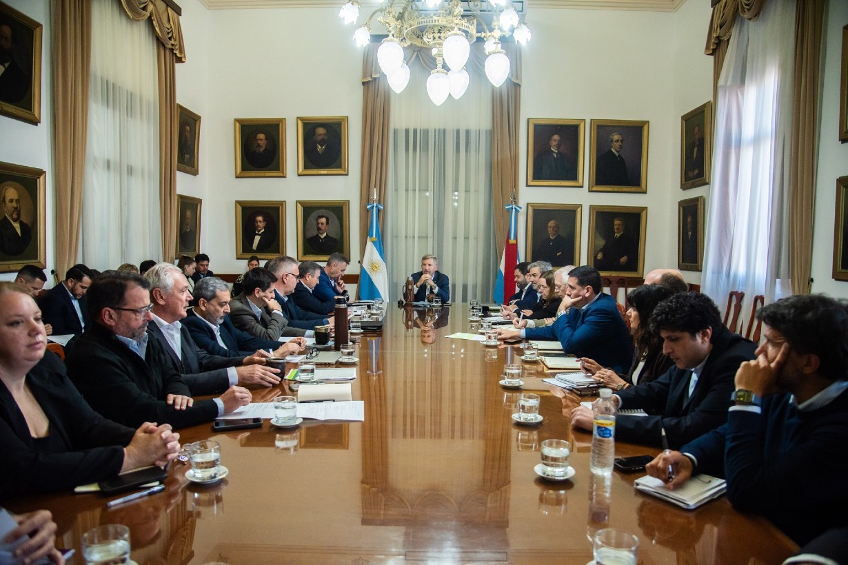En reunión de gabinete, destacaron el récord de oferentes y el aumento de empresas inscriptas para la obra pública - Noticias - Elentreri