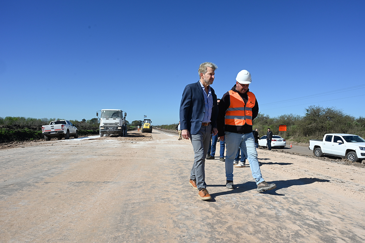 Frigerio recorrió la obra que financia Entre Ríos en RP N°20. Tiene un 45% de avance, en menos de un año - Noticias - Elentrerios.com