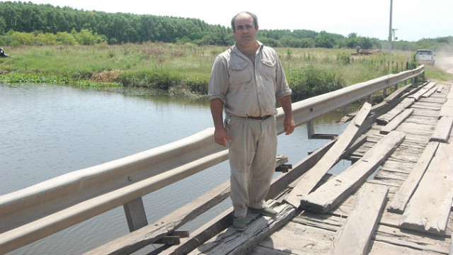 Tupac Rodríguez sobre el puente "de Müller"