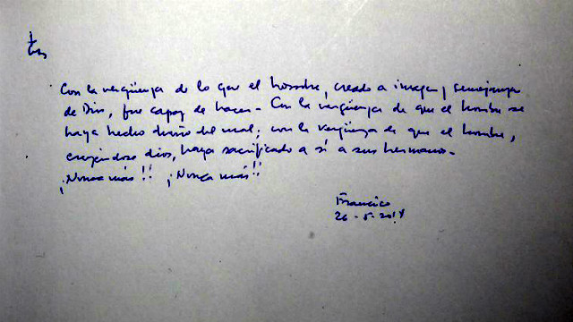 La nota que dejó en el Museo del Holocausto.