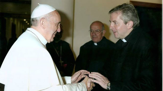 Pedro con el Papa Francisco
