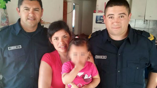 Policías de Colón que salvaron la vida de una bebé