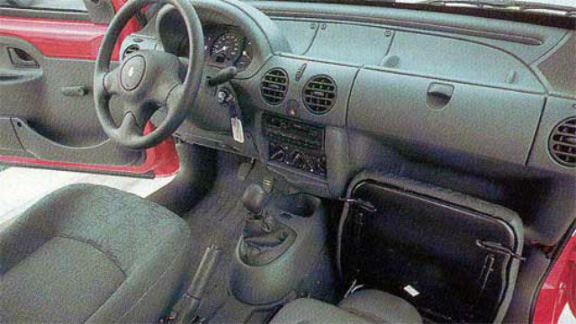 Renault Kangoo con puerta abierta. Ilustrativo.