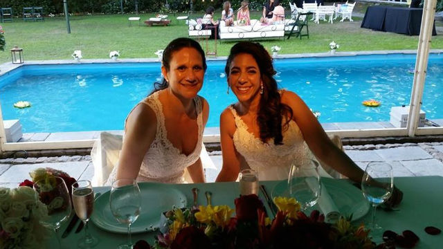 Victoria y Romina, el domingo tras la boda.