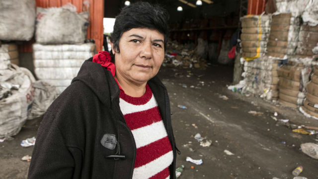 Nora Rodríguez, en la cooperativa de reciclaje.