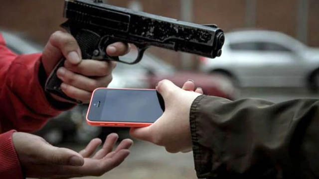 Los policías inventaron el robo de un celular