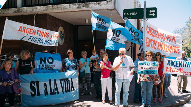 La protesta, frente al consulado uruguayo