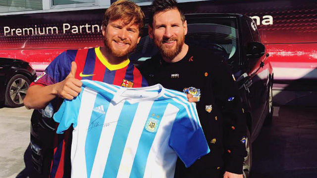 El joven posó junto a Messi (FB Tomás Cottet)