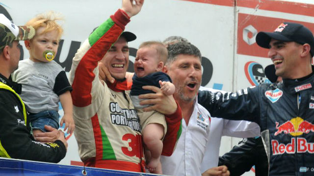 Werner con su hijo celebró el campeonato.