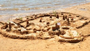 Arte y castillos de arena en Playa Norte