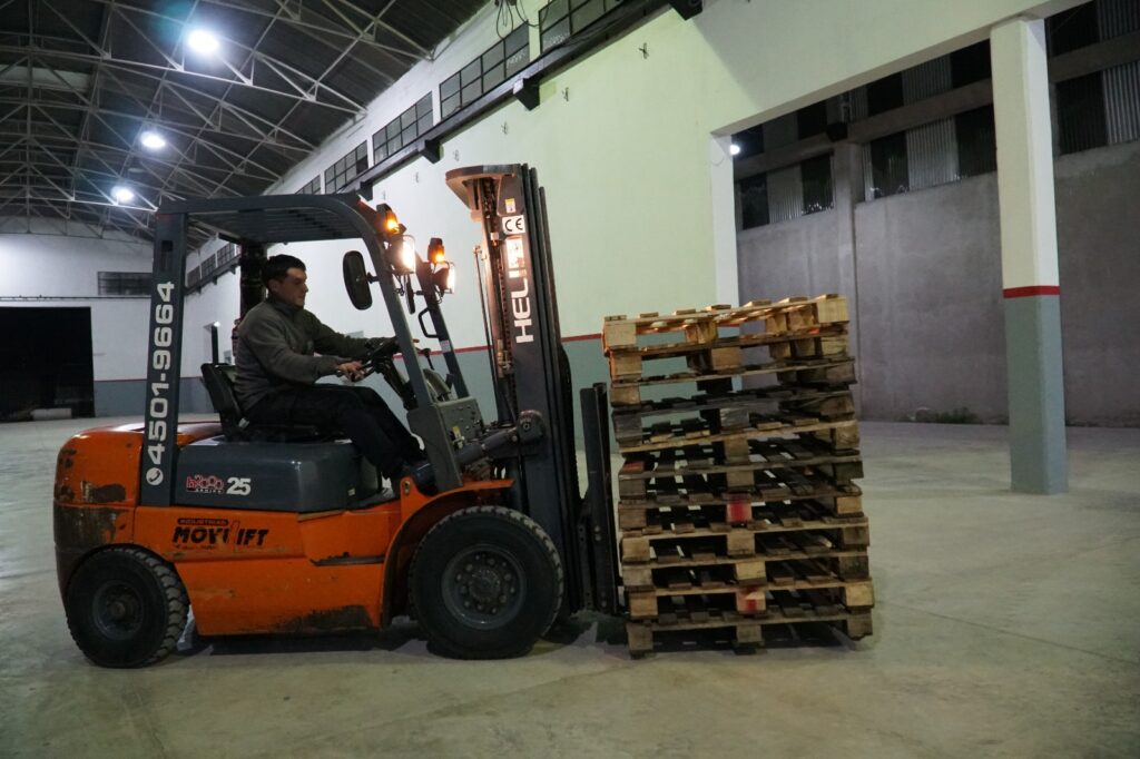 Finalizó la capacitación en manejo de autoelevador en Colón