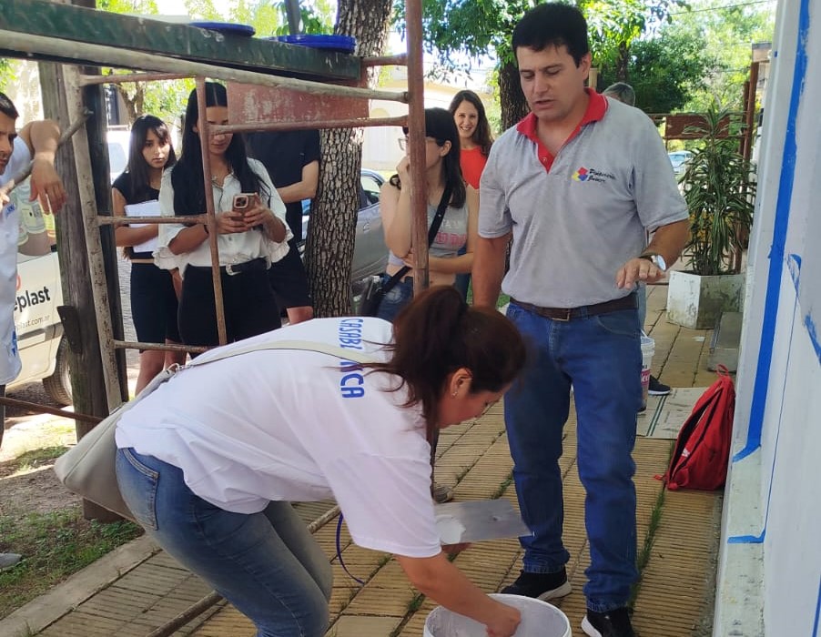 Se entregaron kits de herramientas a mujeres del taller de arreglos para el hogar