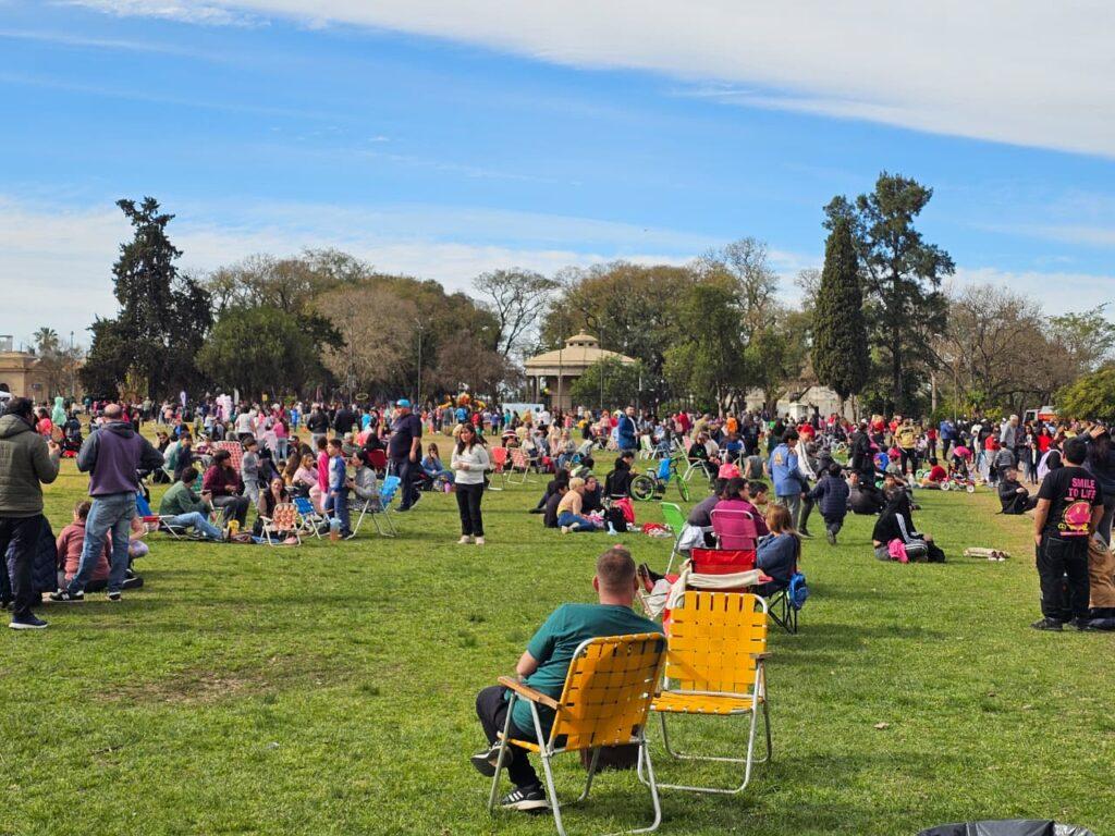 Se vivió un emotivo festejo del Día del Niño en el Parque Quirós con juegos, música y entretenimiento