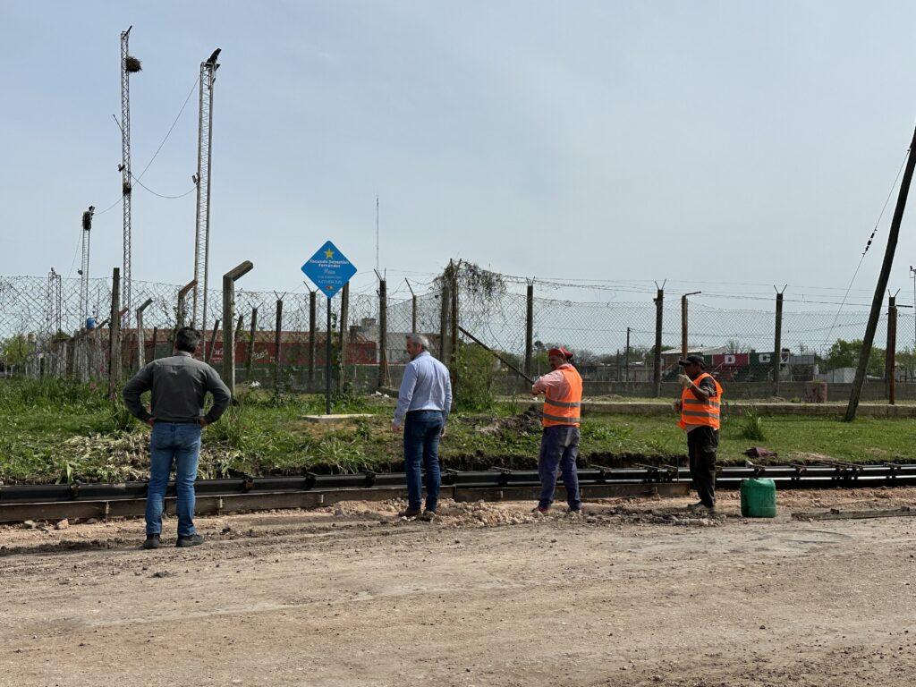 Empezó el asfaltado de Sanguinetti donde el municipio de Colón invierte $700 millones