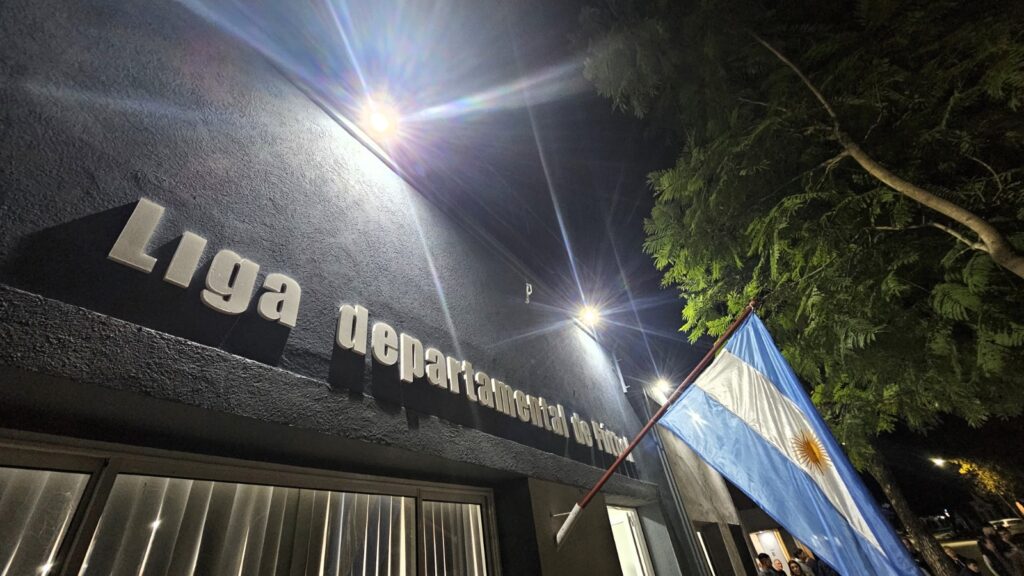 Colón se prepara para una histórica noche de boxeo con tres títulos en juego
