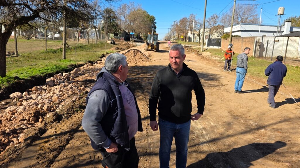 La Municipalidad de Colón realiza trabajos de señalización vial en inmediaciones de instituciones educativas