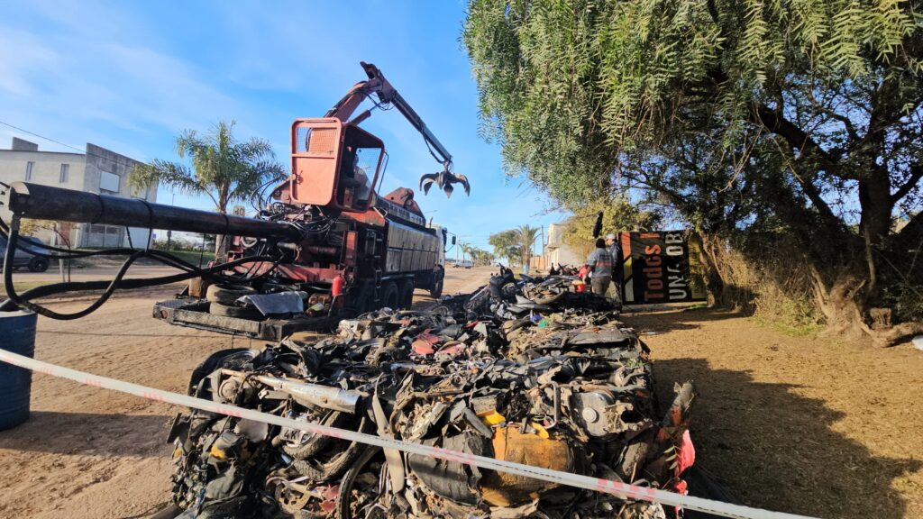Colón inició por primera vez un operativo de compactación de vehículos retenidos y abandonados